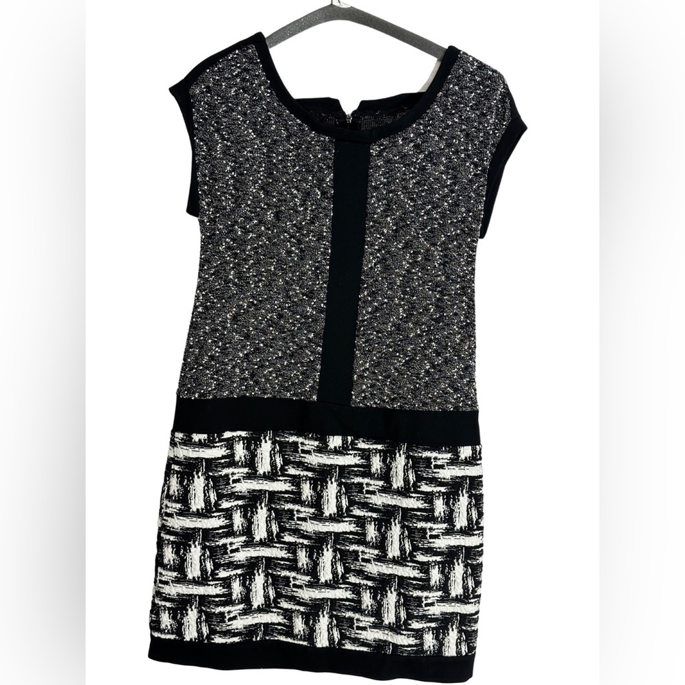 Ann Taylor dress. Regular size 0. Gently worn. Excellent condition.